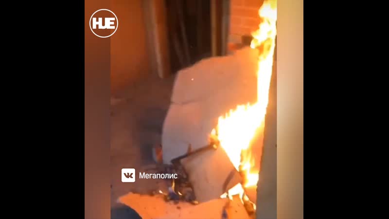 Под питером три девушки зашли в чужой дом и устроили в нём пожар