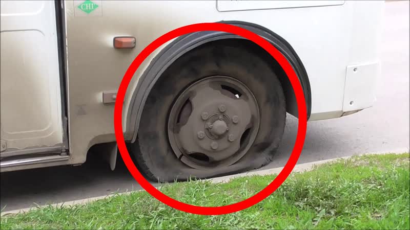 Автобус маршрутка, колесо лопнуло у маршрутки в городе орле, город орёл