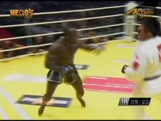 Melvin manhoef vs yoshihiro akiyama