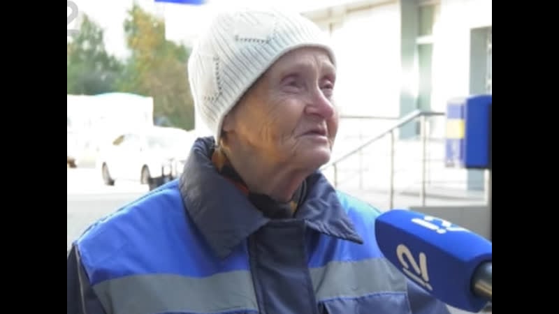 Посылки омичам ежедневно разносит 80 летняя бабушка почтальон