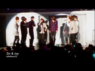 [fancam] 111126 zin & jay doing the catwalk @ owfest