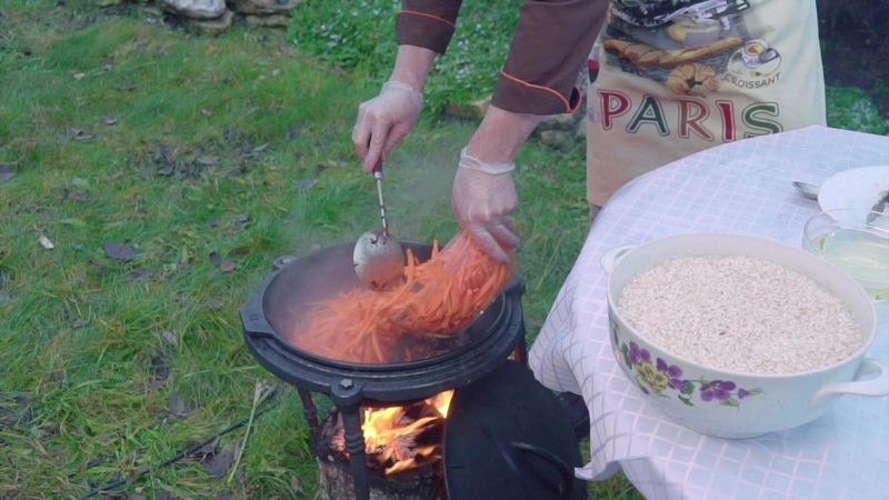 Уснейший плов на мобильном очаге нашем незаменимом помощнике