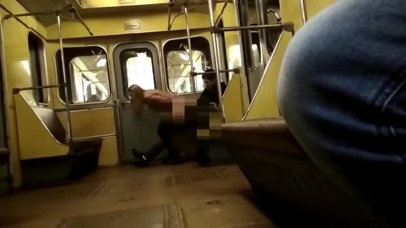 Вписка занимаются сексом в вагоне метро, когда очень приспичело, ребята без комплексов, экстримальные любовные утехи