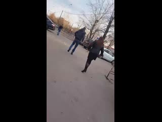 Мадам прессует парня