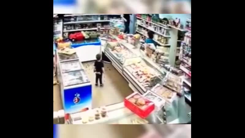 Яжемать захотела покормить сына фруктами с прилаа, но ей отказали