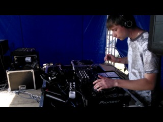 Выпускники mix master dj school @car fest 2012