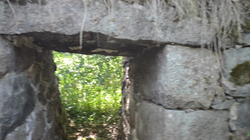 Развалины в окрестностях базы