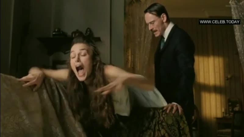 Yalangoch qizlar bilan erotik raqslar