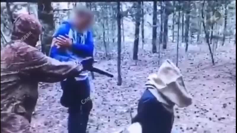 Инсценироа молодые человека с холостым патроном