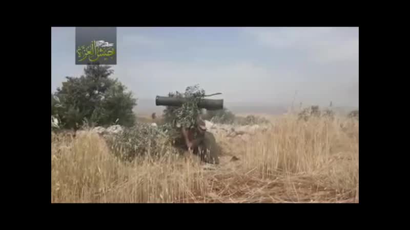 Боевики группирои "джейш аль изза" заптурили танк сирийской армии в районе кафр набуды, север провинции хама#1