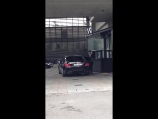 Jiyong arrival to yg