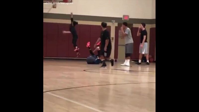 Деваха раскатала парня