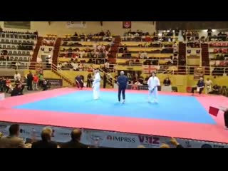 Девушки в киокушине кумитэ