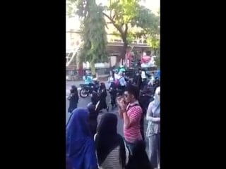 On independence day yesterday, a video of a schoolboy climbing a flagpole in west timor went viral on indonesian social media t