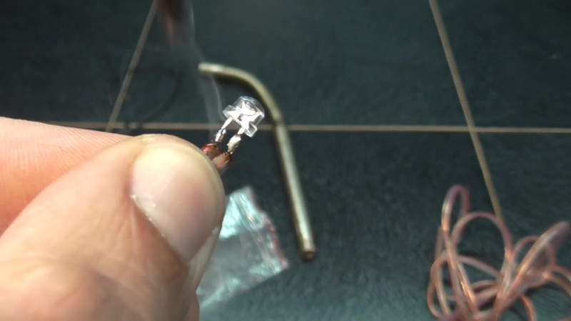 Гибкий фонарь для подсветки деталей при ремонте