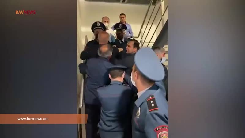 «здесь молодые будет!» լարված իրավիճակ «զվարթոց» օդանավակայանում