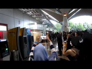 [fancam] [15 01 2013] lee hi and epik high arrival to malaysia at klia]