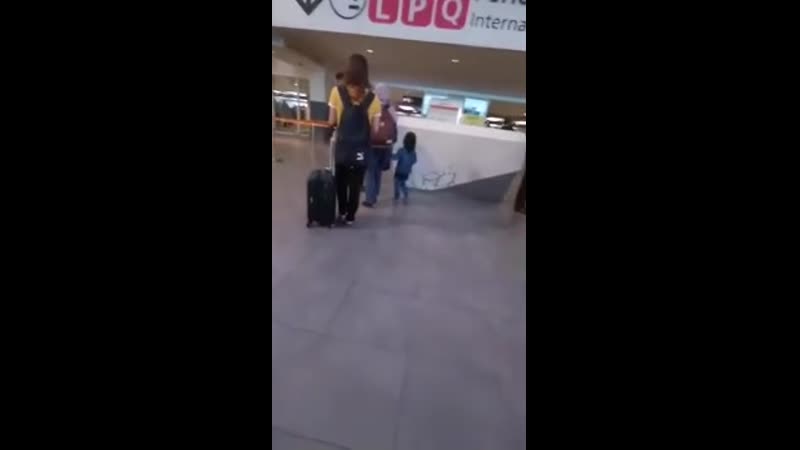 Когда попросила подругу распечатать посадочный талон (vhs video)