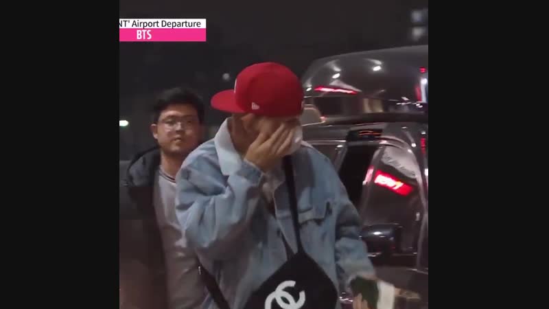 Tiger porn video – A sleepy baby tiger leaving the car with his chanel bag, the inner fashionista never disappoints