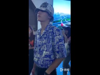 100819 oner's ling chao fancam @ beijing > suzhou (suzhou arrival)