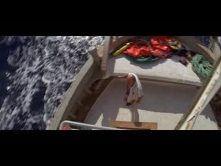 Девушка голая на море,озере,речки купается смотрят с яхты, мокрые штаны хочет развлечтся