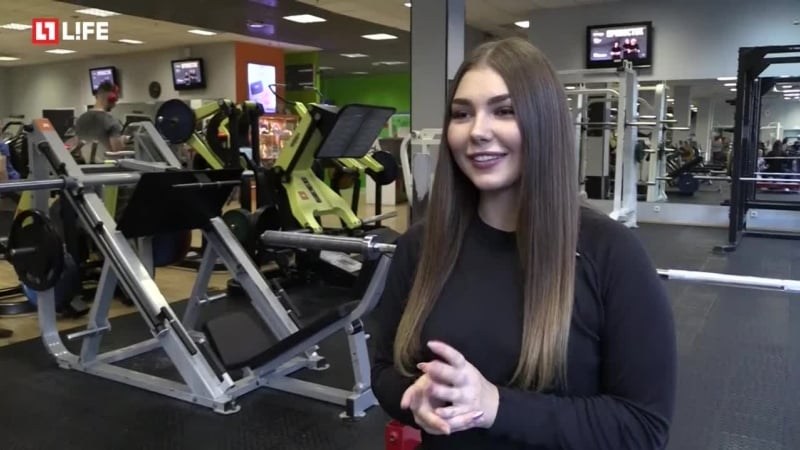 Красотка жмет «сотку» и помогает детям днр