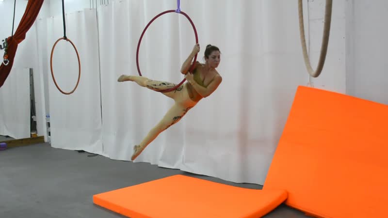 Тренироа по воздушной гимнастике