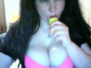 Огромные сиськи и попа, сосет игрушку (записи приватов runetki, bongacams, ruscams)