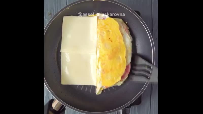 Пышная слоеная яичница