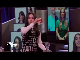 Kelly sofia carson make a boozy fall cocktail