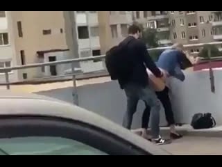 Порно спалили в людном месте