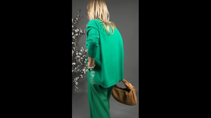 ▫️джемпер ▫️оверсайз до 52 ▫️7500₽ ▫️южная корея 40% шерсть 28% вискоза 15% полиамид 10% кашемир 7% ангора