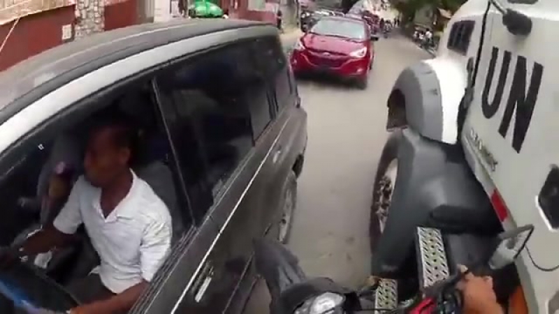 На мотоцикле по порт о пренс, столице гаити (vhs video)