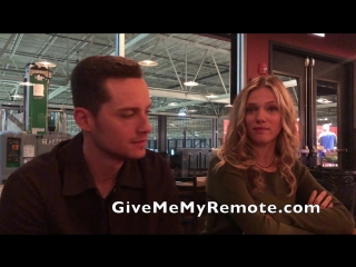 Chicago p d jesse lee soffer and tracy spiridakos on the addition of anne heche