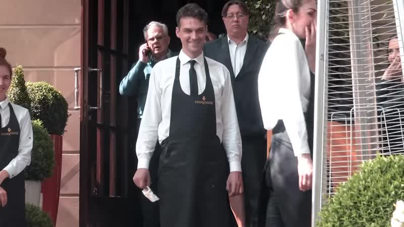 [mark bulah] чокнутый бизнесмен! молодые девушку! нарвались на ментов! арестант в цуме! реакция людей! пранк