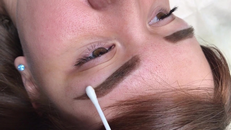 Browstar permanent «пудровые» брови сразу после процедуры