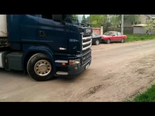 Паркоа на фуре задним ходом scania r