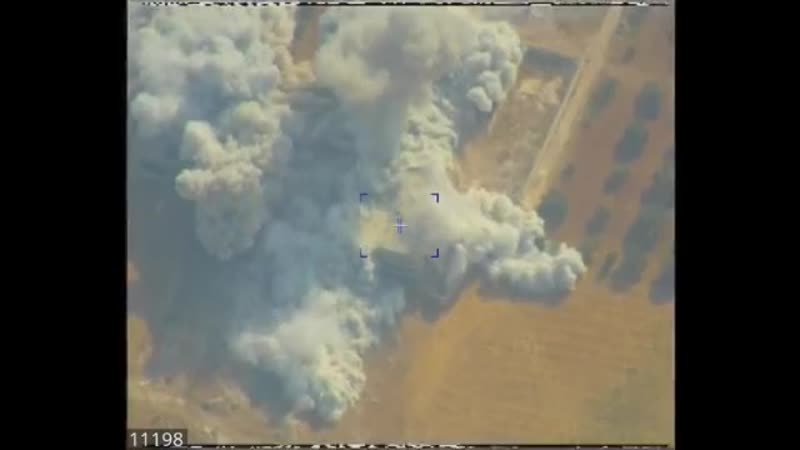Видео авиаудара по опорному пункту боевиков "молодые оппозиции" в районе города маарат аль нуман в провинции идлиб
