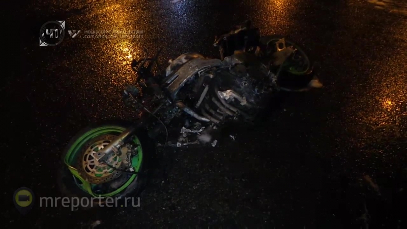 Мотоцикл сгорел после дтп в коломенском проезде на юге москвы