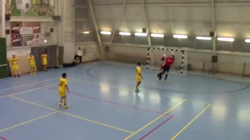 Нарезка первого тайма связист ретро