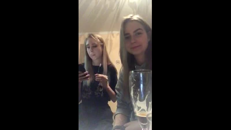 Periscope porn video – Подружки засосались на дне рождения (перископ/periscope)