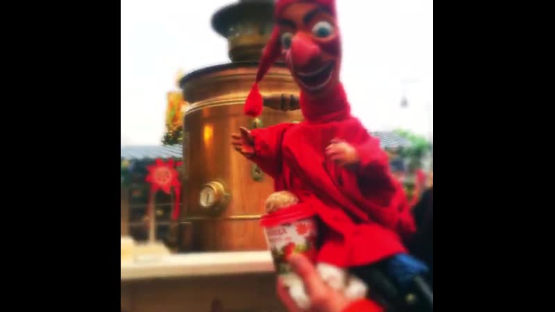 Петрушка на манежке а ну ка, «шишки вверх!»