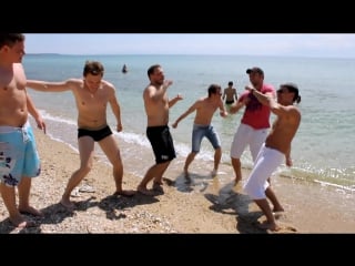 Nb танцуют локтями