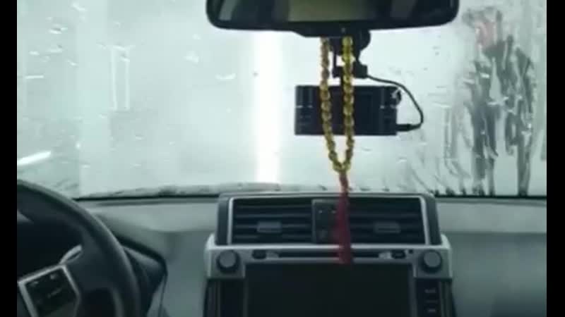 Нанесение на лобовое стекло антидождь аquapel