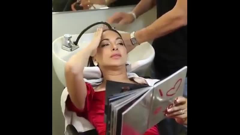 Помыли голову в парикмахерской