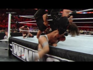 Роман рейнс выбросил роллинса, эмброуза и сезаро (2014)