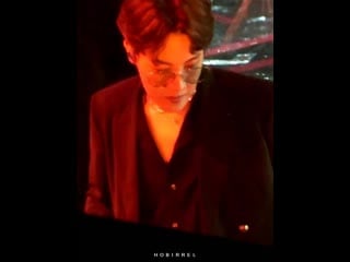 Ahhhhh oh my god!!! oh my god!!! hoseok is too gorgeous too attractive too sexy!!