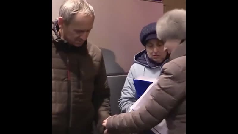 Директор вызвала учителям конвой в библиотеку, чтобы проверить их на алкоголь