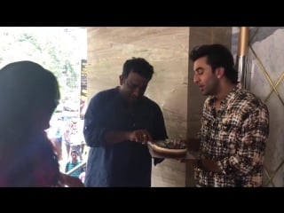 Ranbir kapoor and katrina kaif sing happy birthday to anurag basu