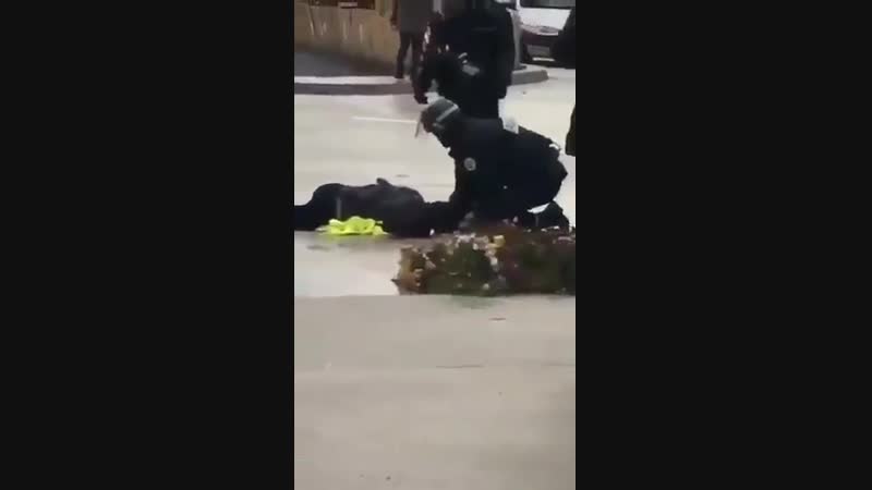 Пострадавшие после столкновений в париже протестующие